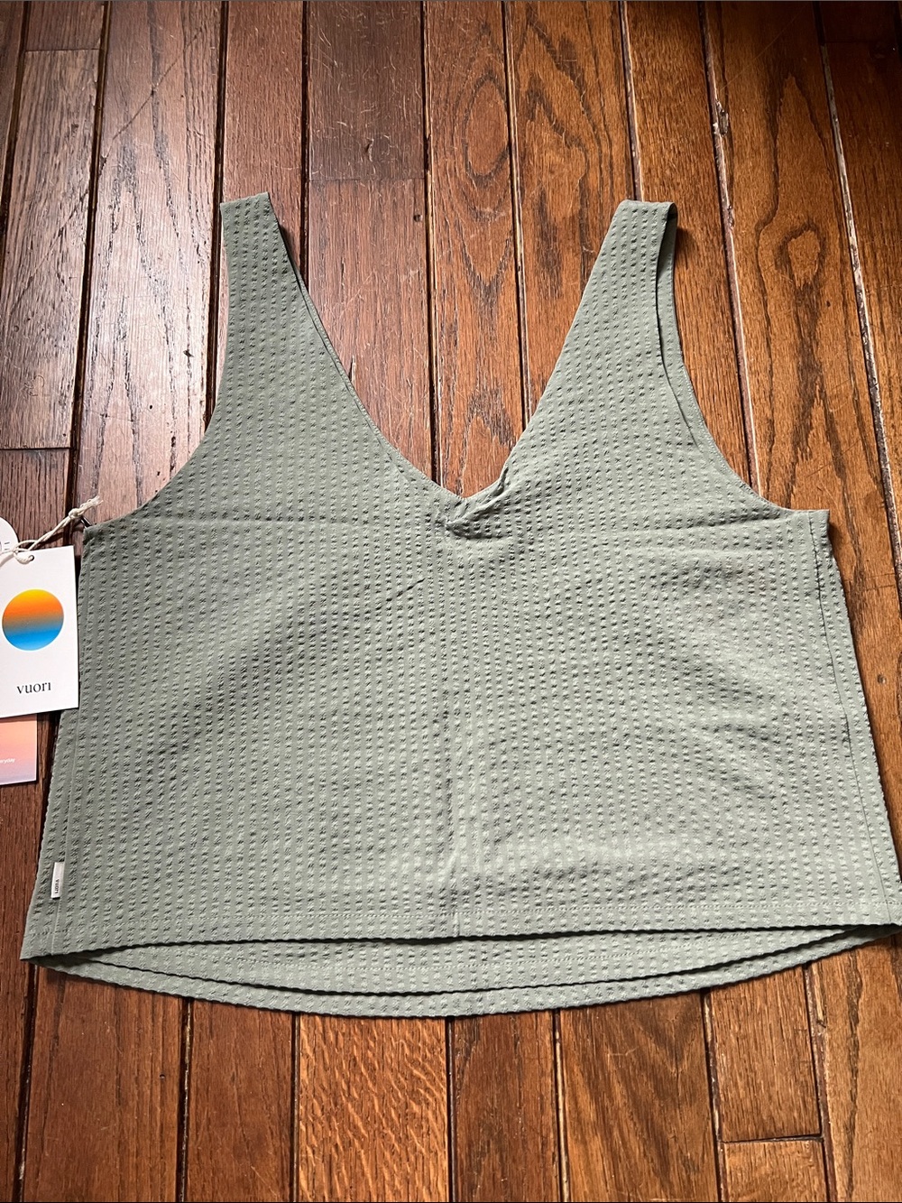 Vuori Laurel Green Villa Textured V-Neck Tank Top Size Small NWT